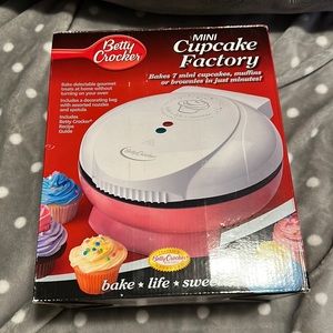 Betty Crocker mini cupcake factory